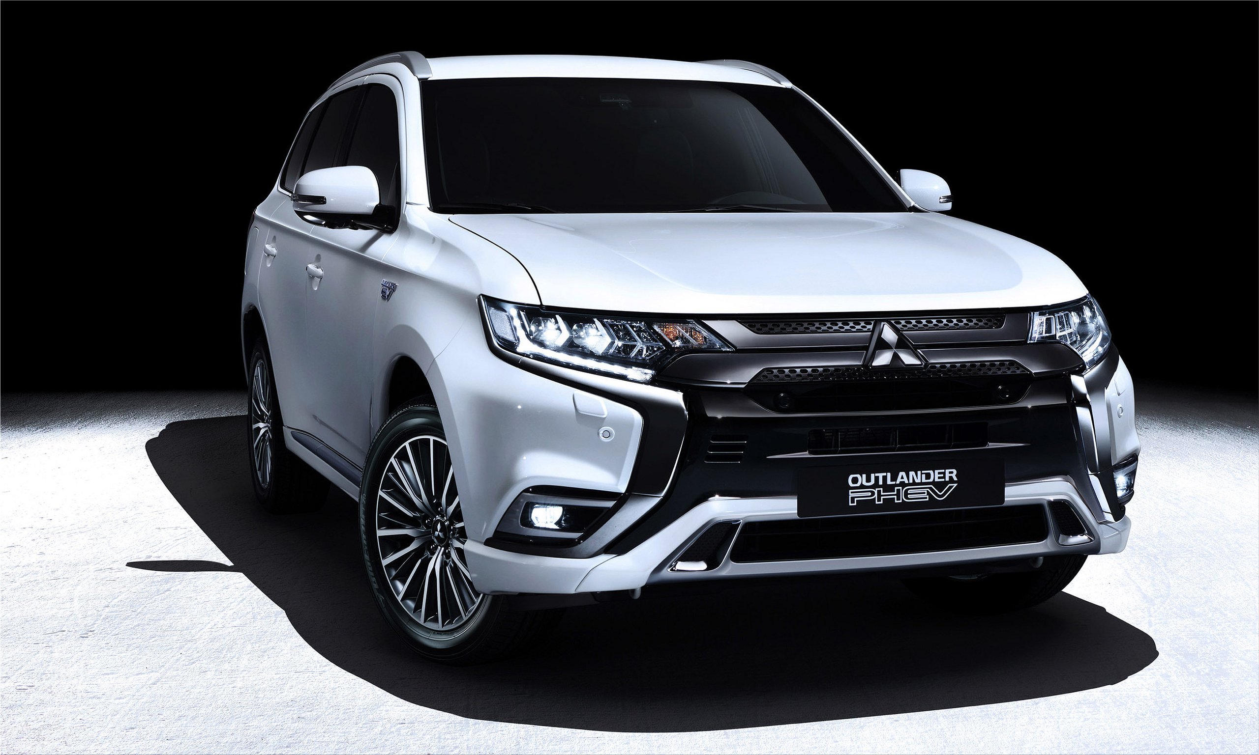 Mitsubishi Outlander Plugin Hybrid is "AllWheel Drive