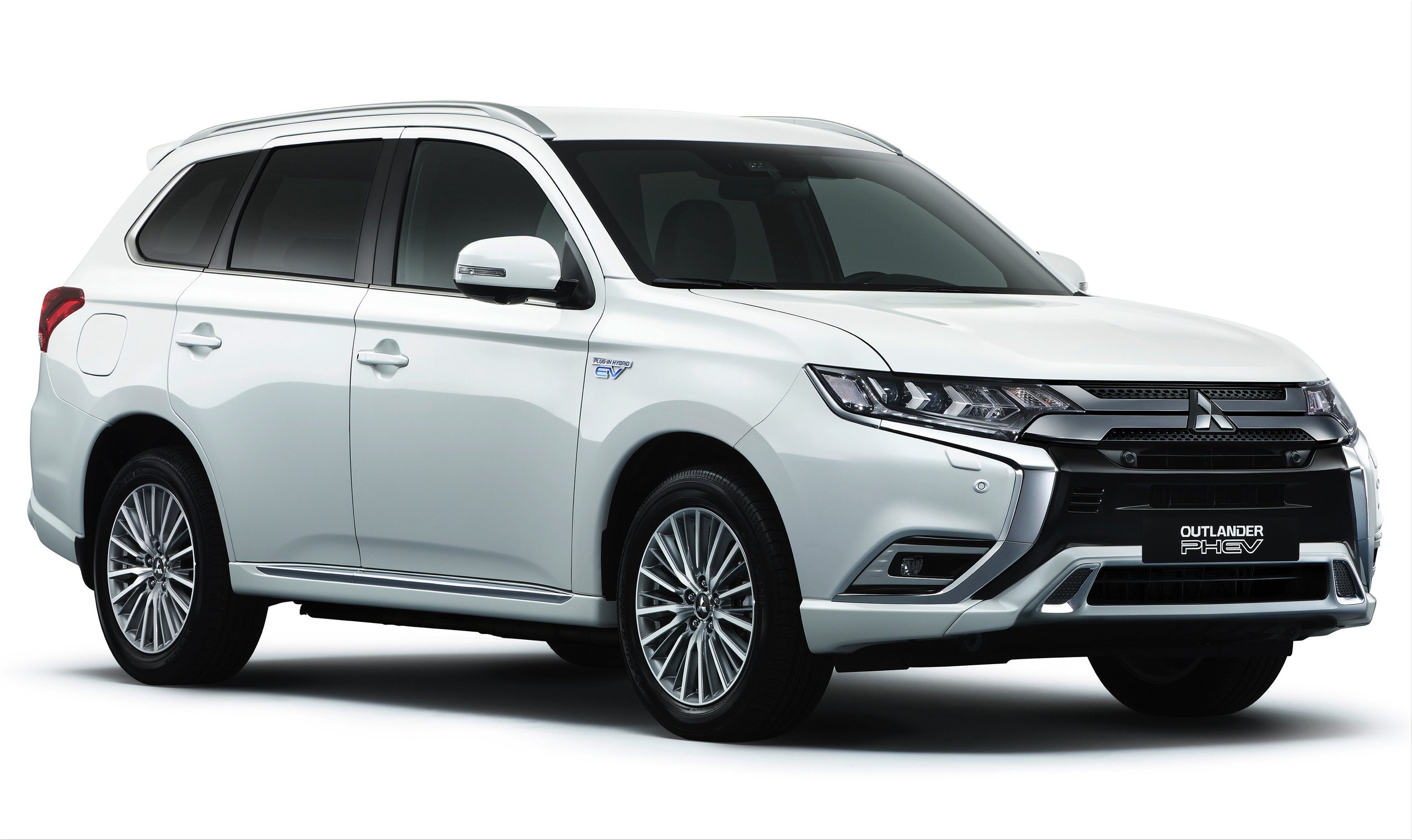 Mitsubishi Outlander Plug in Hybrid is quot All Wheel Drive Car of the Year 2020 quot Spare Wheel