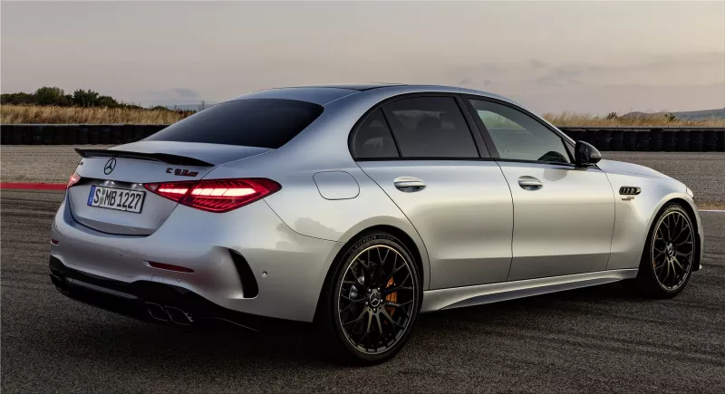  Mercedes-AMG C 63 SE PERFORMANCE