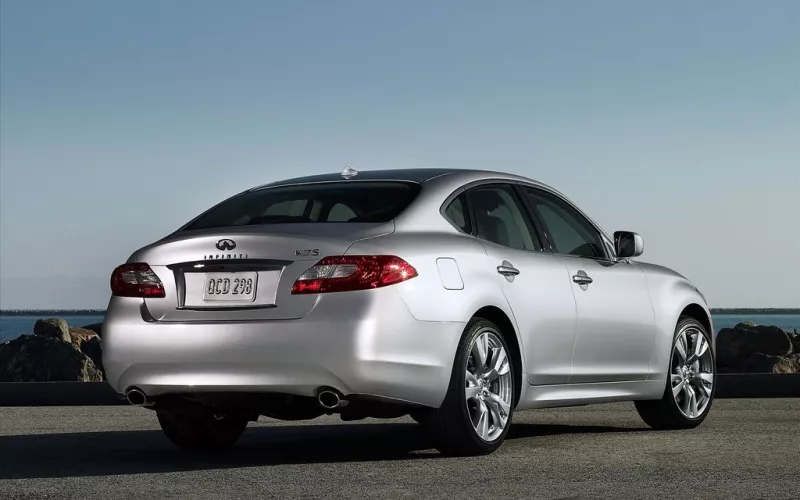 Infiniti M