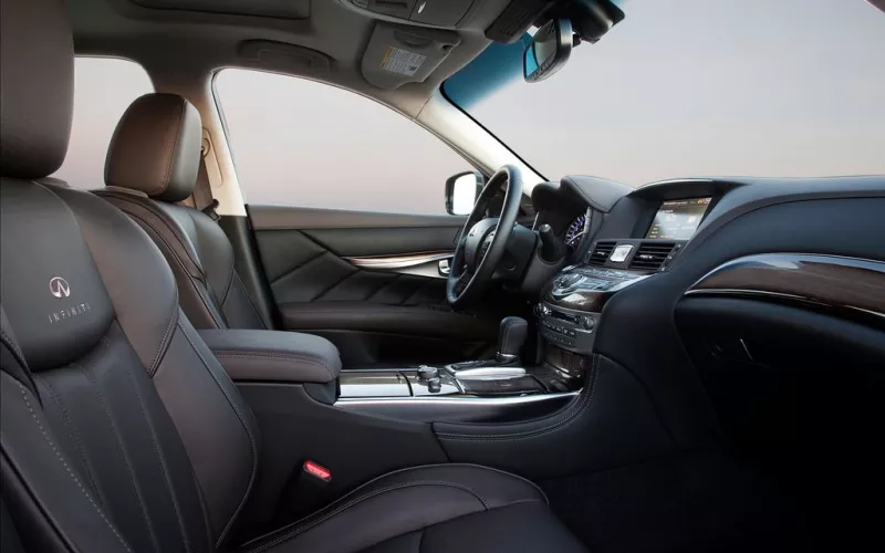 Infiniti M