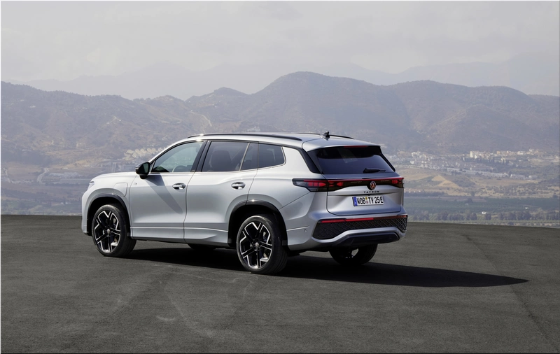 2025 Volkswagen Tayron crossover SUV