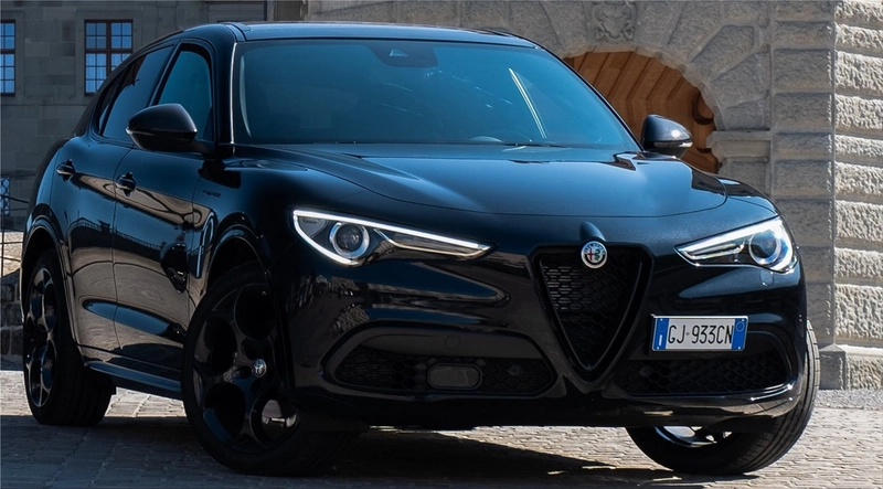 Alfa Romeo Giulia and Stelvio Estrema