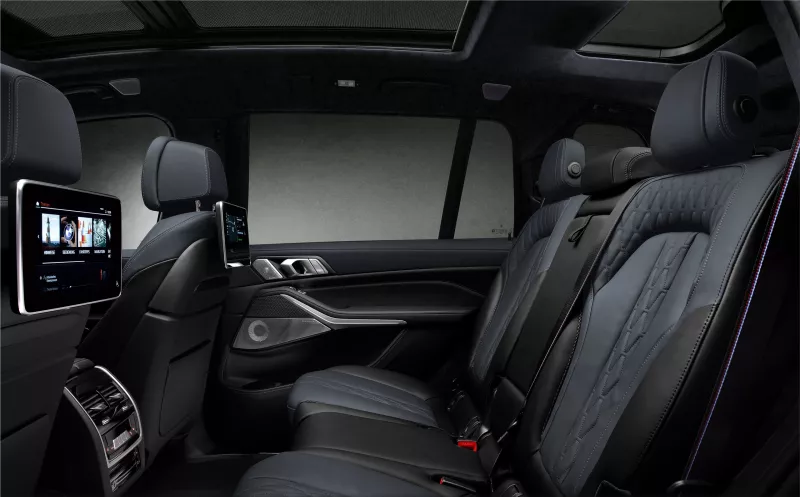 BMW X7 Dark Shadow Edition