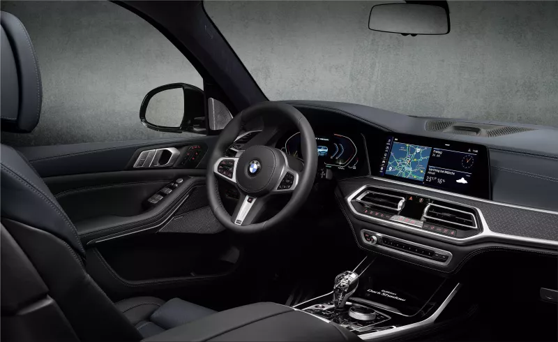 BMW X7 Dark Shadow Edition