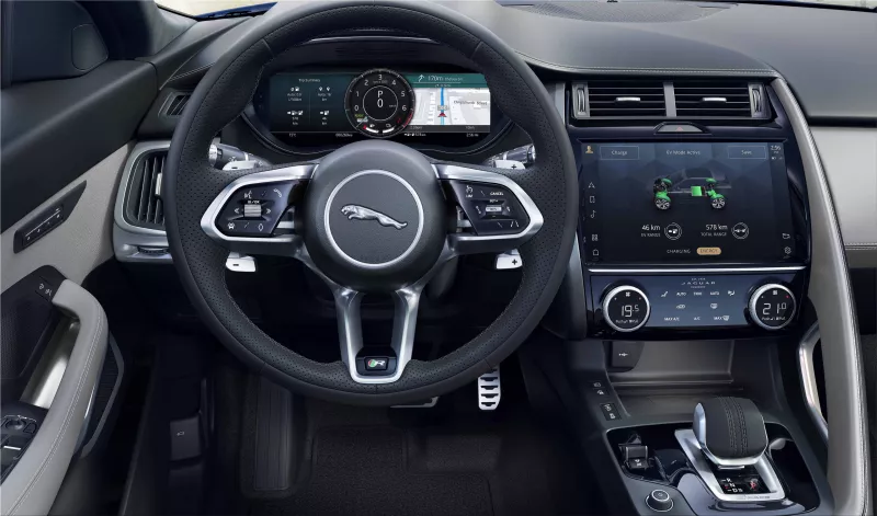 Jaguar E-Pace P300e