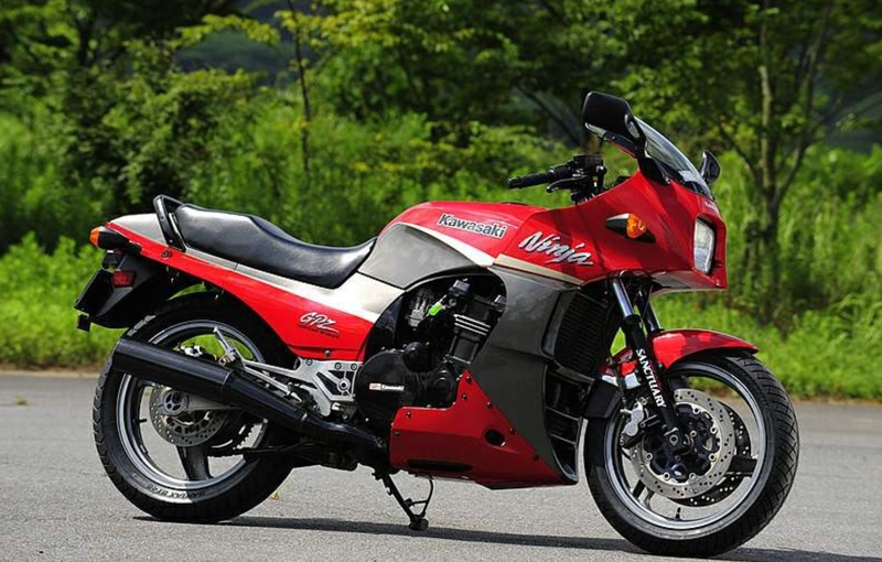 Kawasaki GPZ 900 R