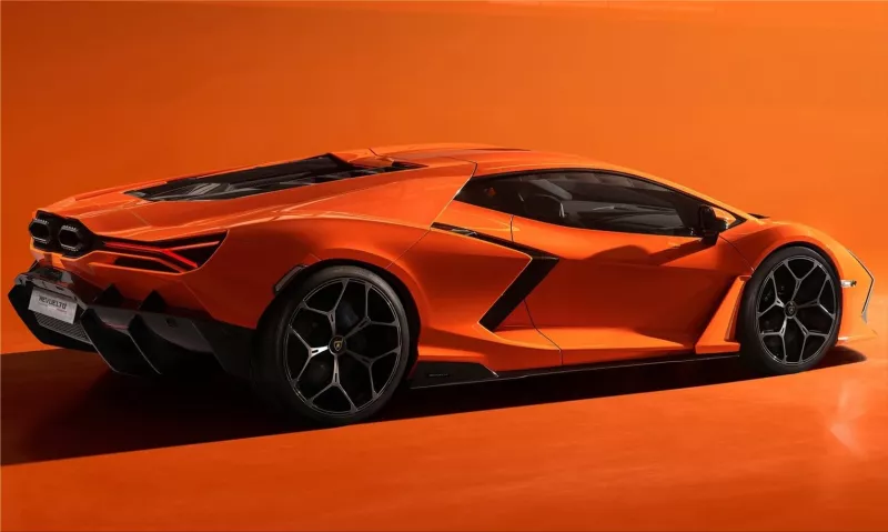 Lamborghini Revuelto