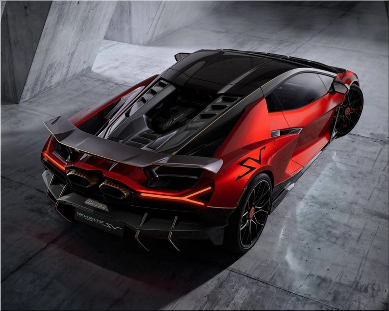 Lamborghini Revuelto SV