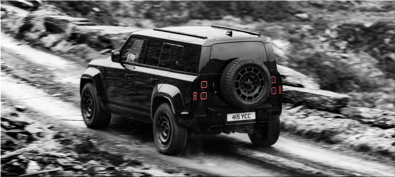 Land Rover Defender OCTA Black