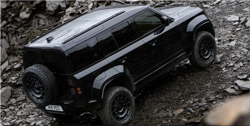 2026 Land Rover Defender OCTA Black
