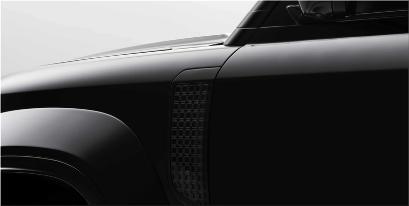 Land Rover Defender OCTA Black