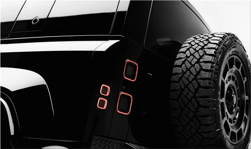 Land Rover Defender OCTA Black
