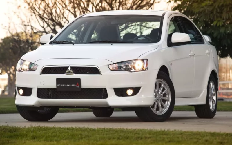 Mitsubishi Lancer ES 2011