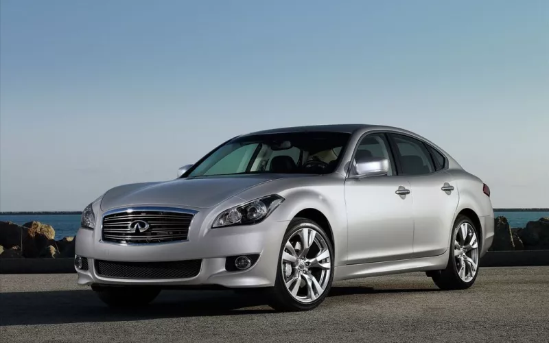 Infiniti M