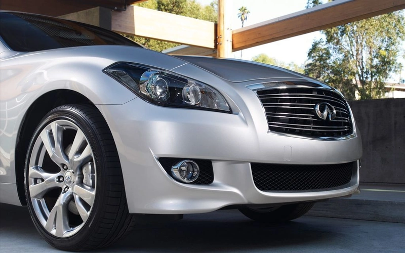 Infiniti M