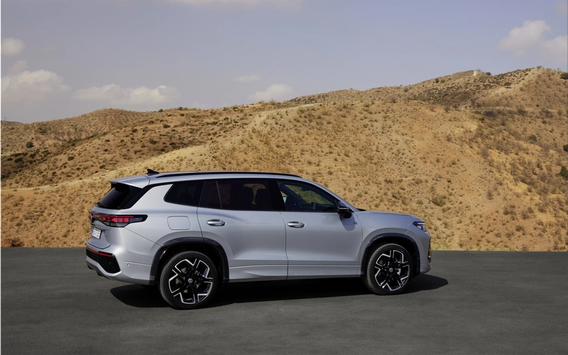 2025 Volkswagen Tayron crossover SUV