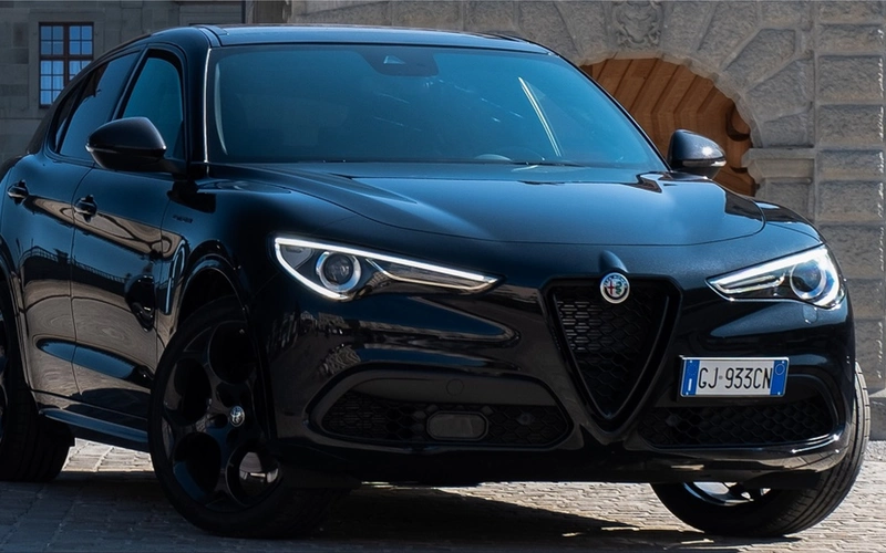 Alfa Romeo Giulia and Stelvio Estrema
