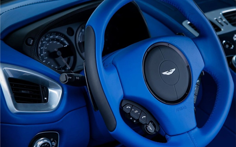 Aston Martin - Vanquish Q