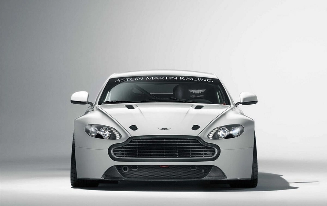 Aston Vantage GT4 2011