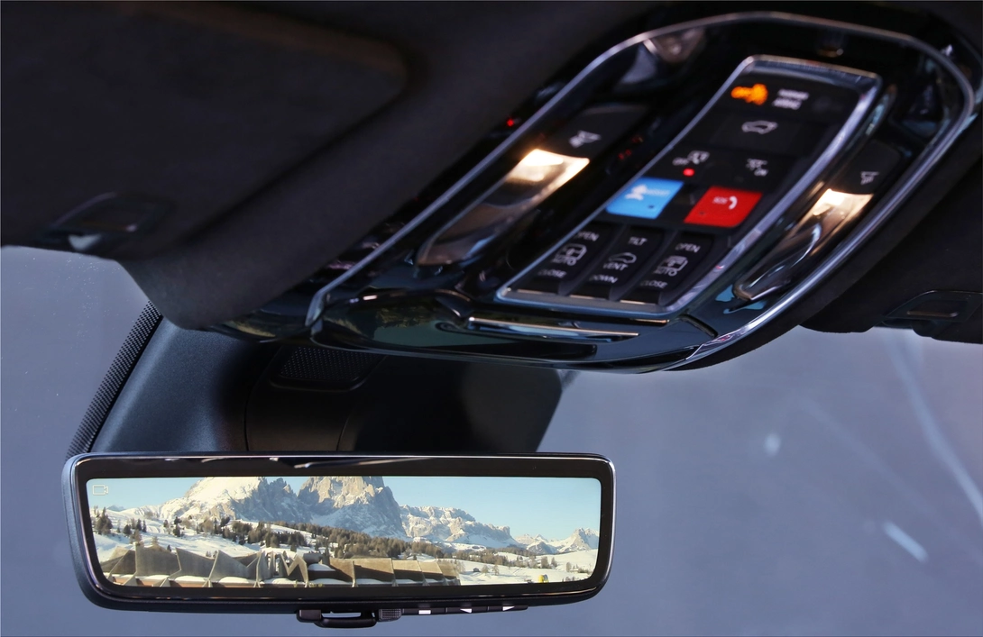 The new Jeep Grand Cherokee 4xe is available from 79,500 euros